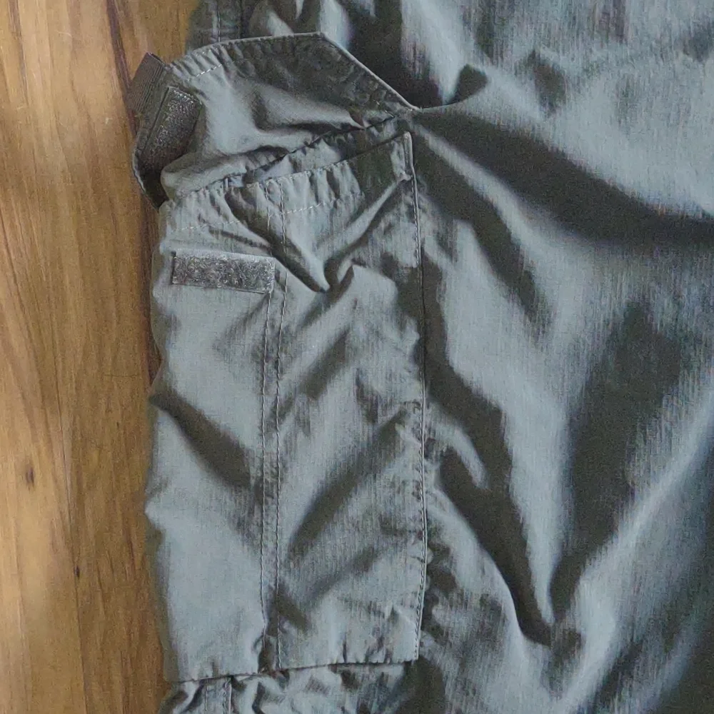 Columbia Men's shorts. Size 34W 10L Green khaki‎ Omni-shade